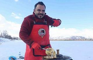 Meşhur tostçu, soğuk havada şov yapmak isterken...