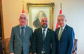 MHP Lideri Bahçeli, TFMD heyetinin fotoğrafını...