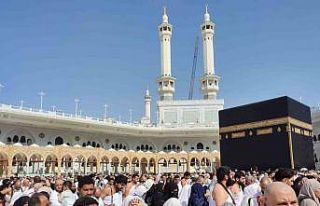 Miraç Kandilinde Kâbe’de mahşerî kalabalık