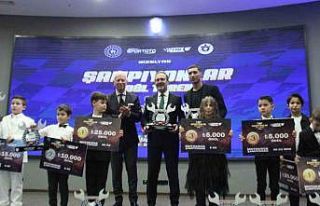 Motosikletin şampiyonları kupalarına İzmir’de...