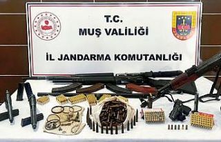 Muş’ta çok sayıda silah ve mühimmat ele geçirildi