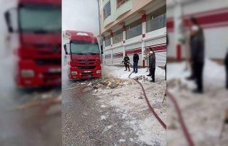 Muş’ta park halindeki tırda yangın