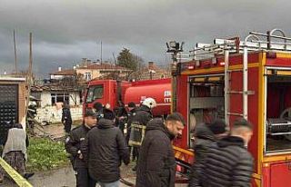 Müstakil ev alevlere teslim oldu: Yanan evini gözyaşları...