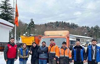 Öğrencilerden karayolları çalışanlarına anlamlı...