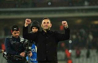 Okan Buruk, taraftarlara 3’lü çektirdi