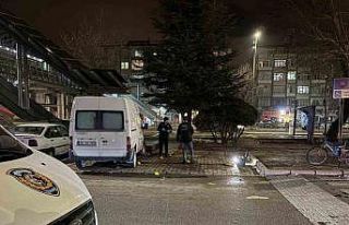 Önce kıyafetlerine laf etti, sonra bıçakladı:...