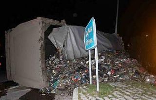 Ordu’da çöp kamyonu devrildi: Sürücü yaralandı