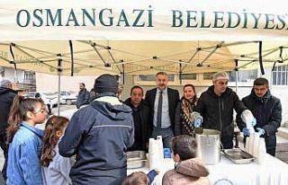 Osmangazi’de cuma bereketi vatandaşlarla paylaşıldı