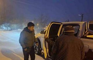 Osmaniye’de karda mahsur kalan iki kadını ekipler...