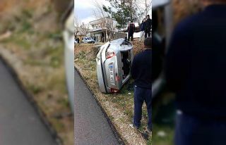 Osmaniye’de kontrolden çıkan otomobil devrildi