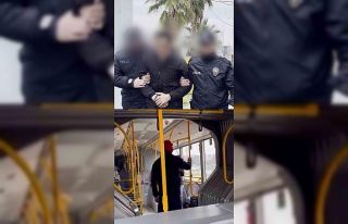 Otobüste tartıştığı genci darbeden şüpheli...