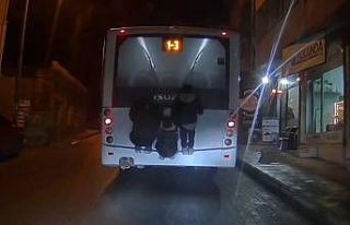 Otobüsün arkasında ölümle dans