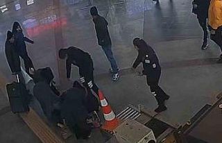 Otogarda bir anda yere yığılan kadına güvenlikten...