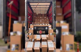 Otoyolda durdurulan tırda 6 milyon kaçak makaron...