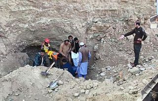 Pakistan’da yasa dışı altın madeninde çökme:...