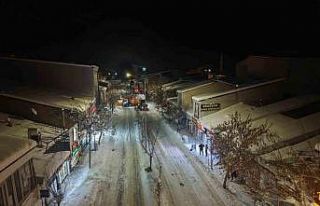 Patnos’ta karla mücadele aralıksız sürüyor