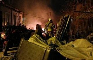 Payas’ta hurdalık alan alevlere teslim oldu