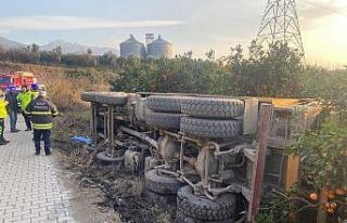 Payas’ta trafik kazası: devrilen kamyonun sürücüsü...