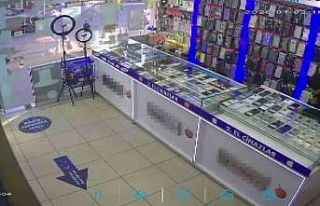 Pendik’te akılalmaz hırsızlık: kova ile dikkat...