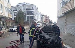 Pınarhisar’da park halindeki otomobil alevlere...