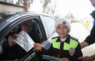 Polis ve jandarma kamuflajı ile denetim yapan depremzede...