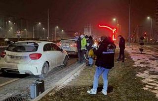 Polise çarpıp kaçtıktan sonra olay yerinde yakalanan...