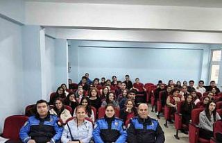 Polisten lise öğrencilerine yönelik eğitim