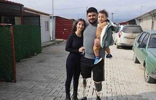 Protez bacaklarıyla yeniden yaşama tutunan depremzede...