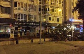 Samsun’da fırtına ağaç devirdi