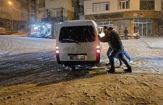 Samsun’da kar çocuklara eğlence, sürücülere...