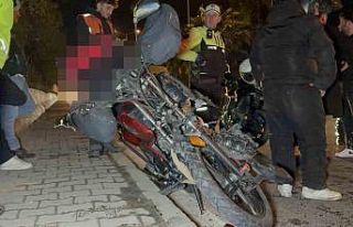 Samsun’da motosiklet servis minibüsüne çarptı:...