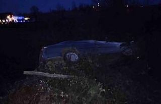 Samsun’da otomobil şarampole yuvarlandı: 3 yaralı
