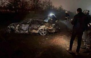 Şarampole uçan otomobil alev aldı: Canlarını...