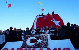 Sarıkamış’ta şehitler anısına kardan heykeller...