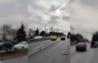 Sarıyer’de kontrolden çıkan otomobil karşı...