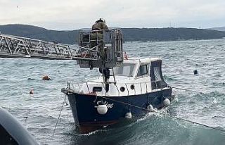 Sarıyer’de lodos nedeniyle teknede mahsur kalanları...