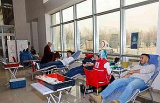 Selçuklu Belediyesi personeli ve vatandaşlardan...