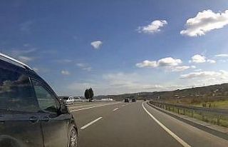 Şerit ihlali yaparak aracı silme geçti: Kazaya...