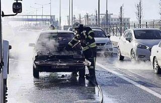 Seyir halindeki otomobil yandı