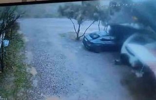 Şiddetli fırtına, otoparkın çatısını uçurdu
