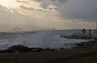Şiddetli lodos Marmara’yı vurdu: Tekirdağ sahil...