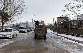 Siirt’te buzlanmaya karşı çalışmalar devam...