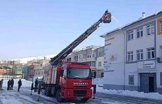 Siirt’te cadde, sokak ve okulların çatısındaki...