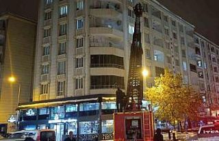 Siirt’te çatılardaki kat kütleleri itfaiye ekipleri...