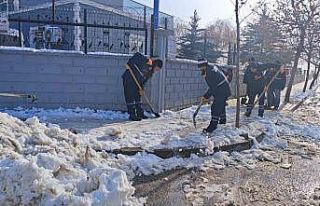 Siirt’te karla mücadele çalışmaları aralıksız...