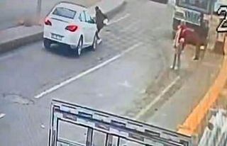 Siirt’te otomobilin yayaya çarptığı anlar kameraya...