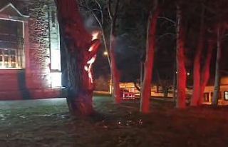 Sivrihisar Tarihi Ermeni Kilisesi önündeki tarihi...