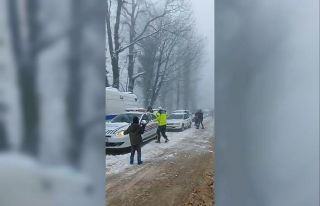 Soğuk havada sıcak görüntüler: Jandarma çocuklarla...