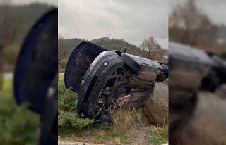 Söke’de otomobil refüje devrildi: 2 yaralı