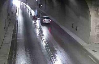 Sollamaya çalıştığı otomobilin önüne düştü,...